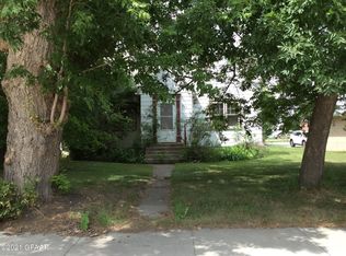 204 S Main St, Drayton, ND 58225