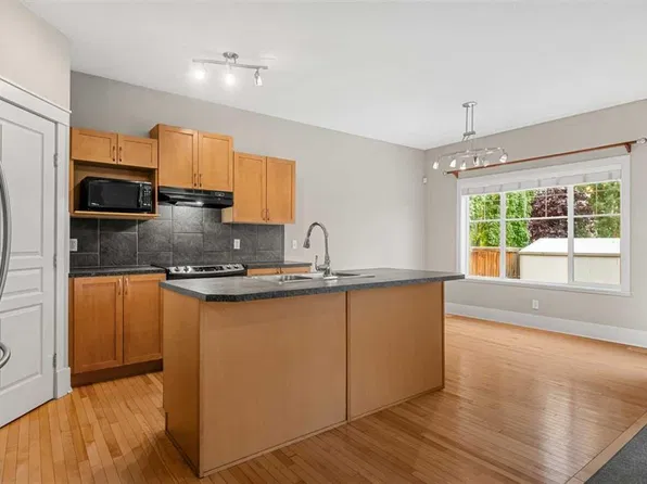 177 W Cougartown Cir SW, Calgary, AB T3H 0A3