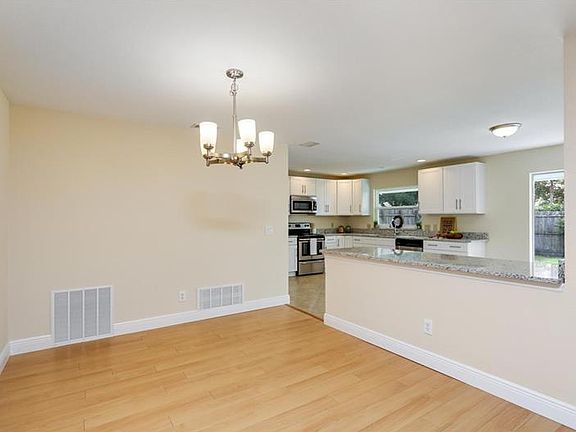 5th image of 100 Lady Susan Ct