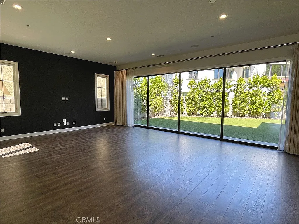 5 bed, 5.5 bath, 5309 sqft, $15,000 — Photo 2
