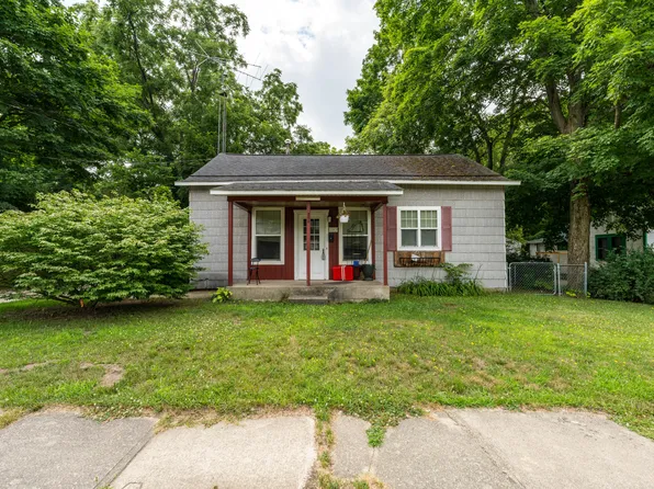 305 W Saint Marys St, Decatur, MI 49045
