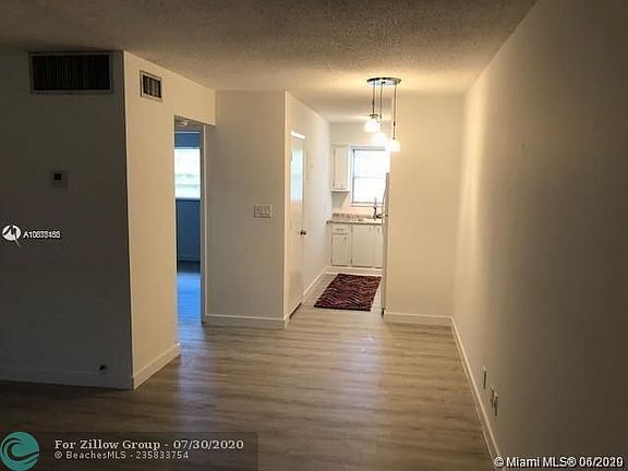 4th image of 601 SE 5th Ct APT 207