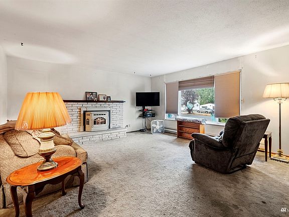 4th image of 15009 Bingham Avenue E