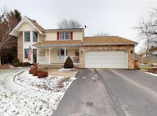 30 W Galewood Dr, Wilson, NY 14172