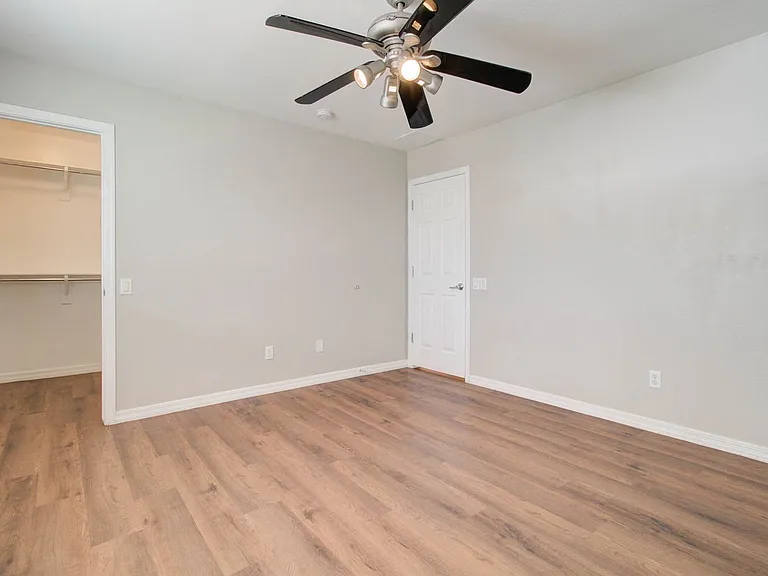 2143 W Marconi Ave — Photo 50