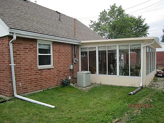 5th image of 1614 Holly Pl