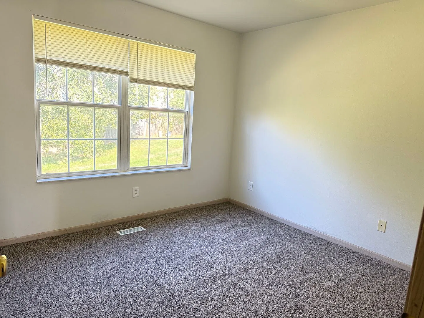 4009 Hawksbury Court St. Joseph, MO 64506 — Photo 3