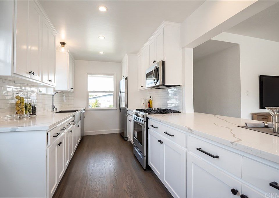 2nd image of 4520 Darien St