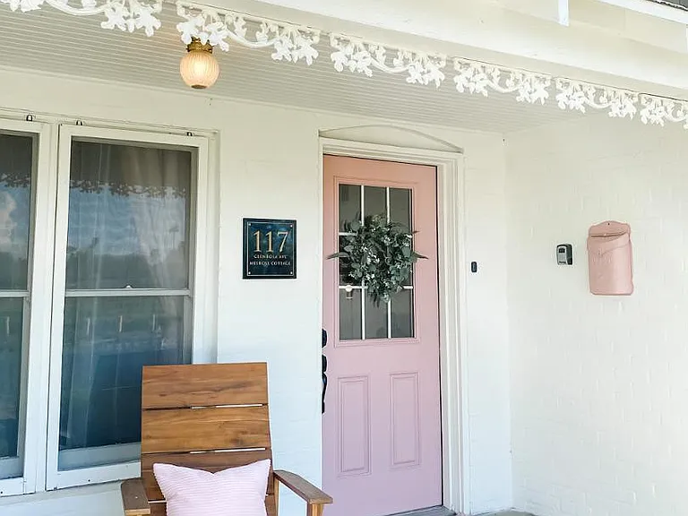 117 W Glenrosa Ave — Photo 2