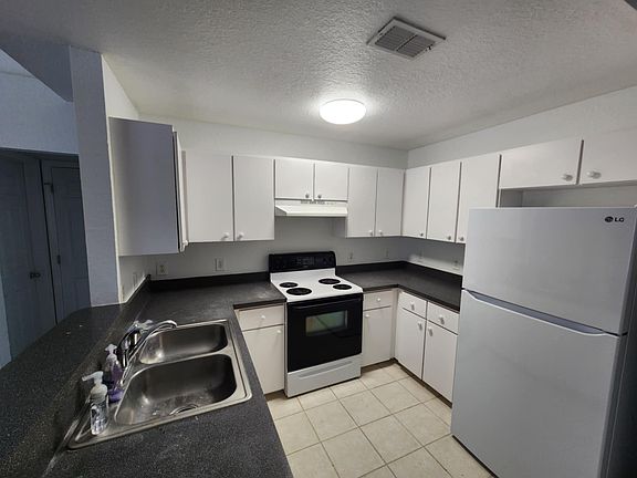 4th image of 4540 SW 37th Ln Unit A