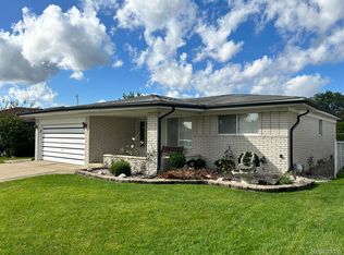 35739 Rainbow Dr, Sterling Heights, MI 48312