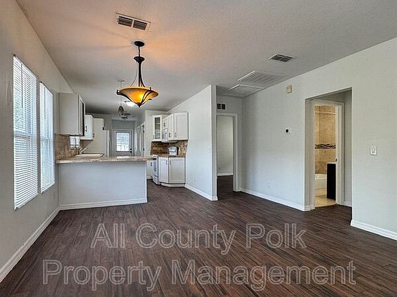 3rd image of 215 W Park St
