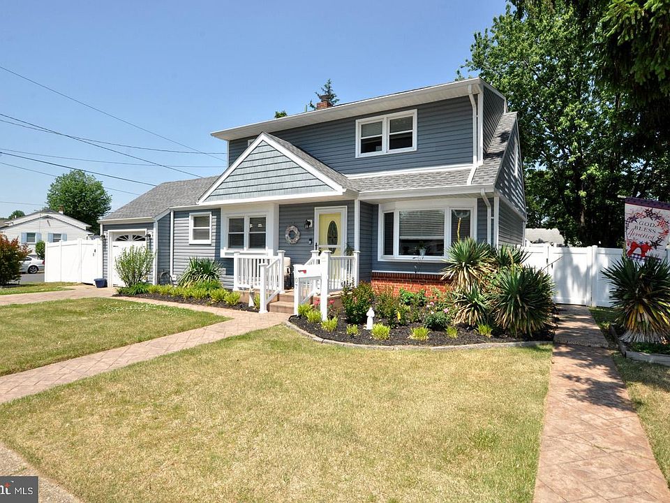 1st image of 407 Oak St