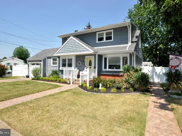 407 Oak St, Riverside, NJ 08075