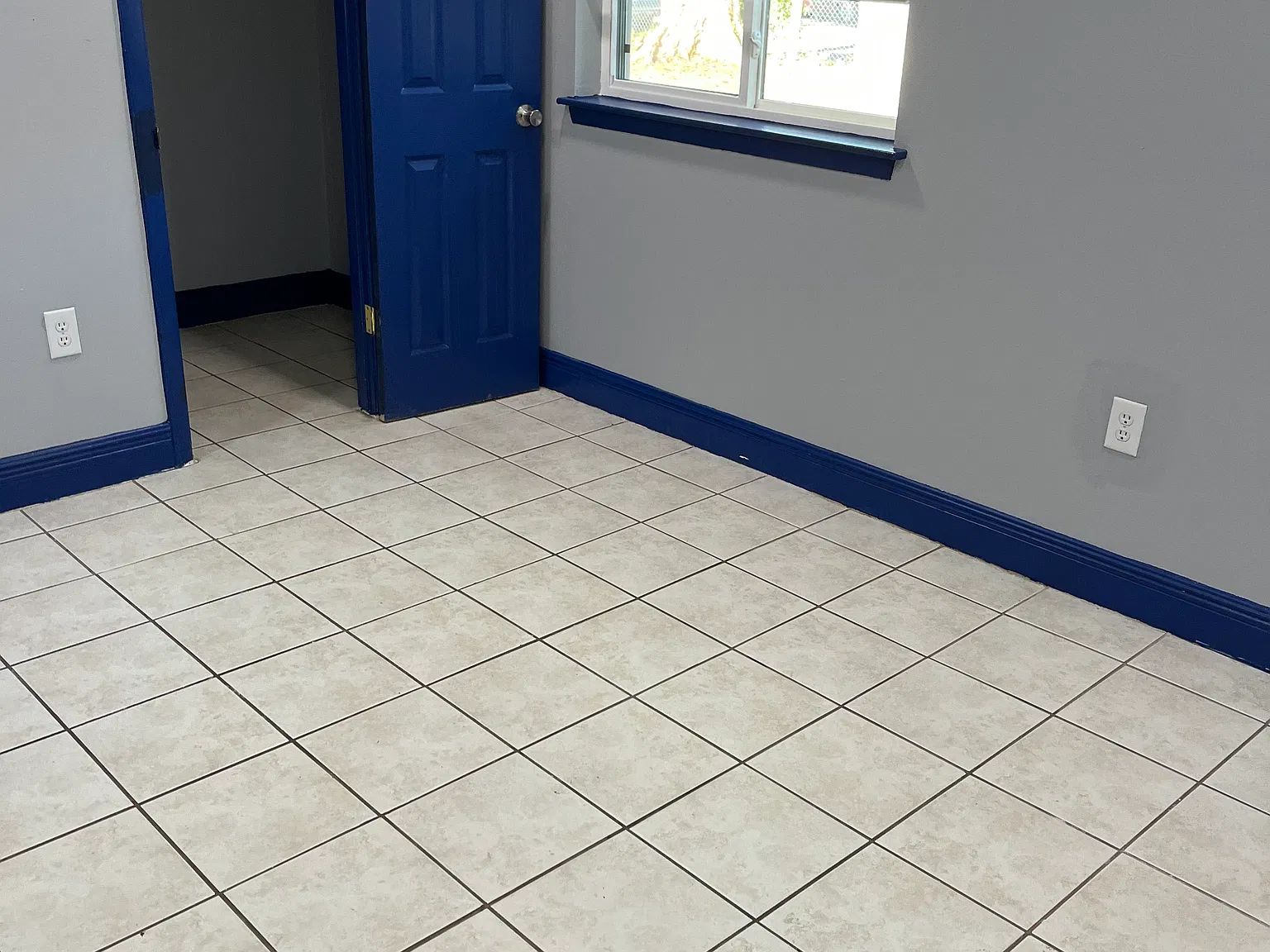 3 bed, 2400 sqft, $1,200 — Photo 3