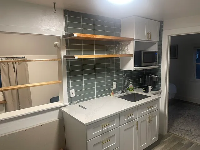 555 Franklin Ave — Photo 3