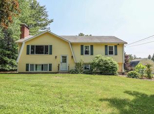 28 Frying Pan Ln, Stratham, NH 03885