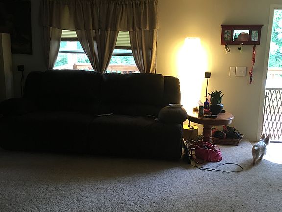 4th image of 77 Kimberly Ln