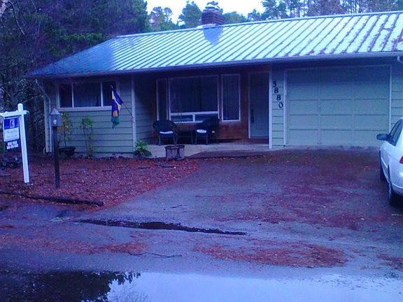 3rd image of 5880 Palisades Dr