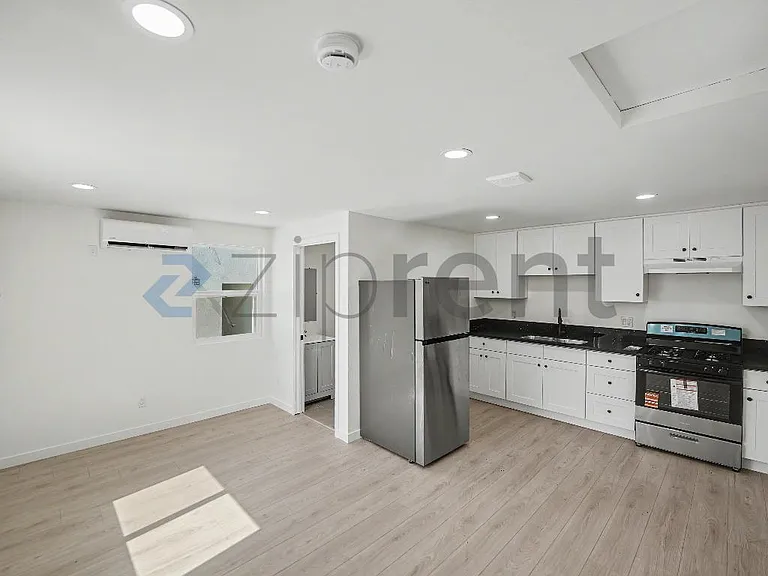 845 1/2 W 76th St — Photo 3