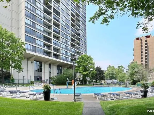 6 Horizon Rd #2002, Fort Lee, NJ 07024