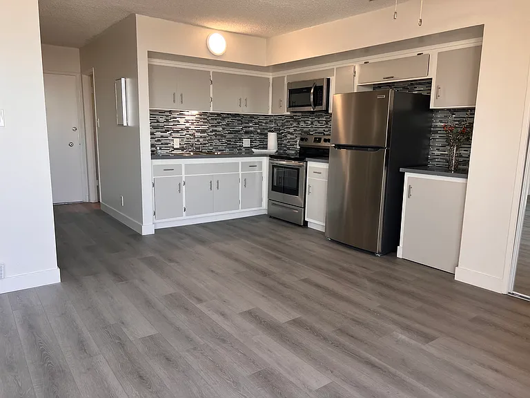 Newton Towers Apartments — Photo 8