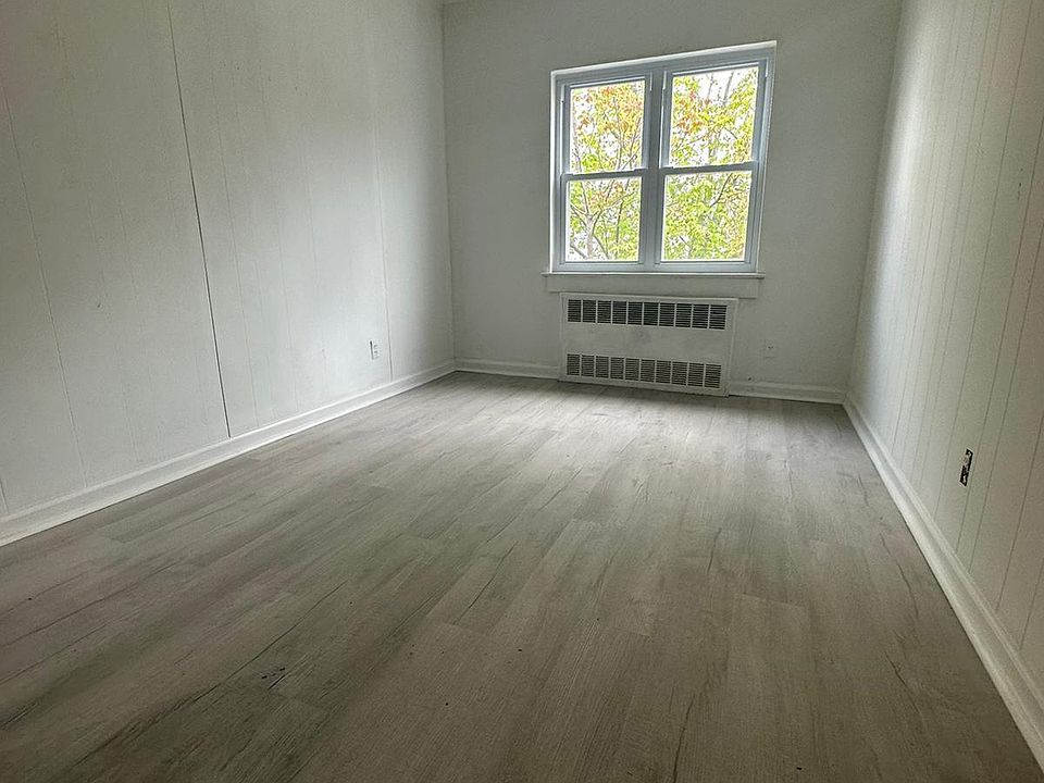 1st image of 1335 E 88th St #2