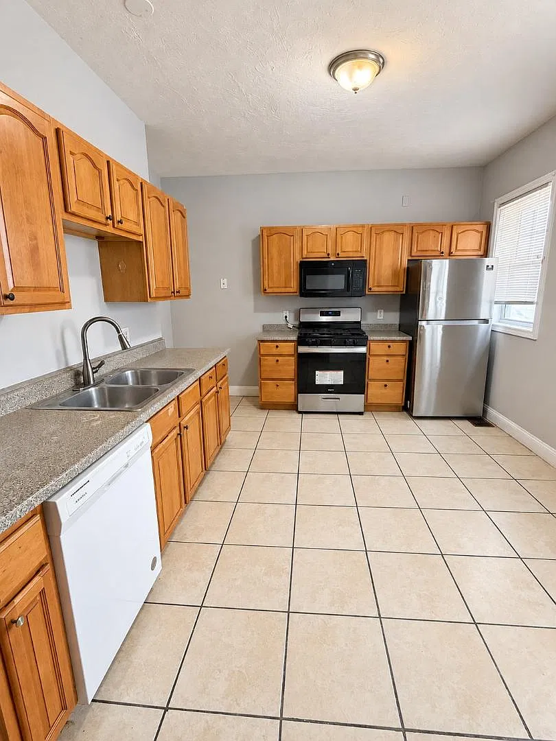 7 Ferndale St - Unit 1 — Photo 4