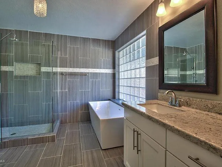 4042 W Sandra Ter — Photo 7