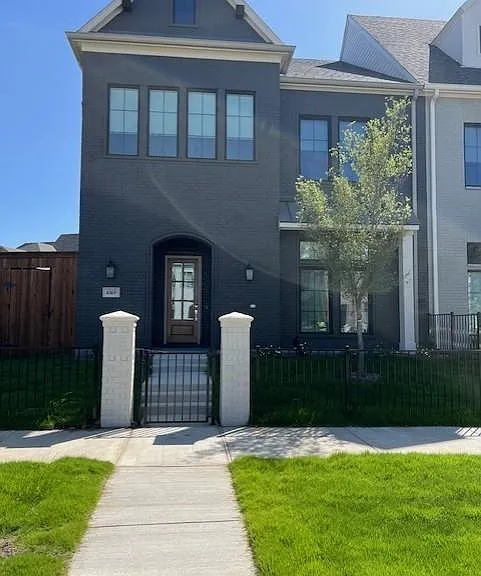 4369 Newman Blvd — Photo 1