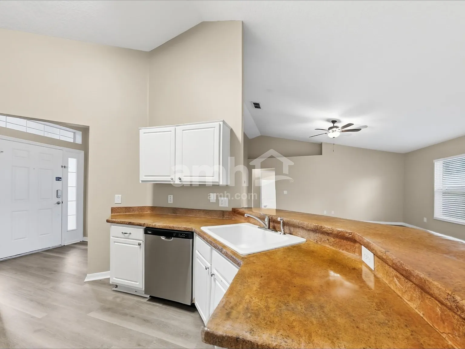 4 bed, 2.0 bath, 1760 sqft, $2,390 — Photo 3