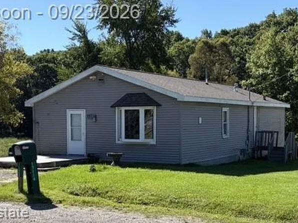 17120 Southport Dr, Holly, MI 48442