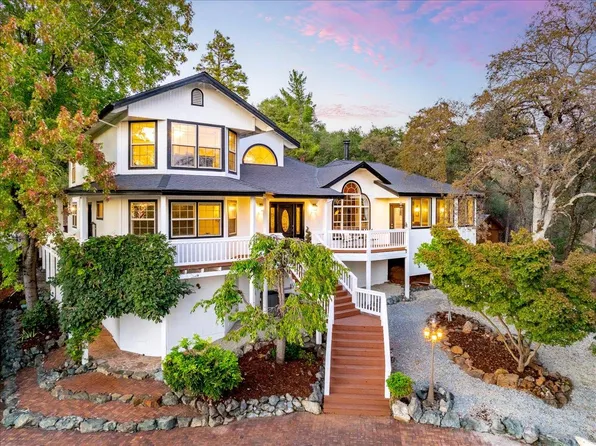 11050 Oak Dr, Grass Valley, CA 95949