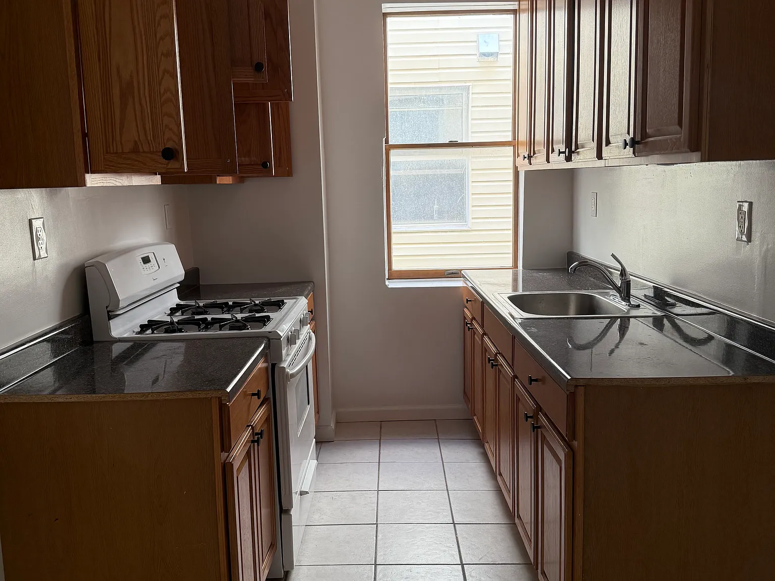 3 bed, 800 sqft, $2,800 — Photo 4