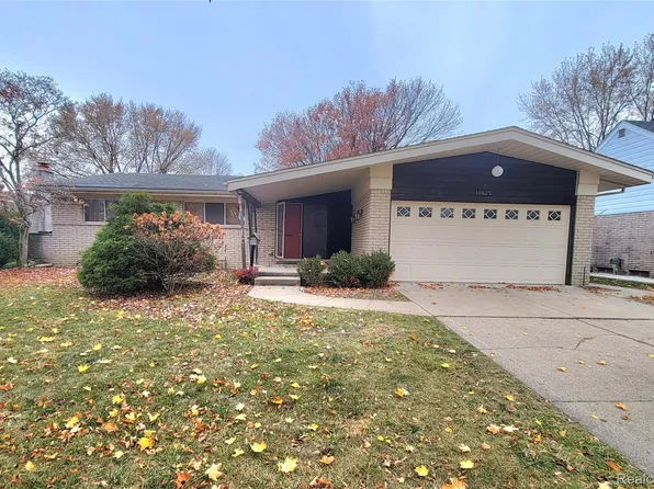 30625 Cedars Dr, Warren, MI 48093