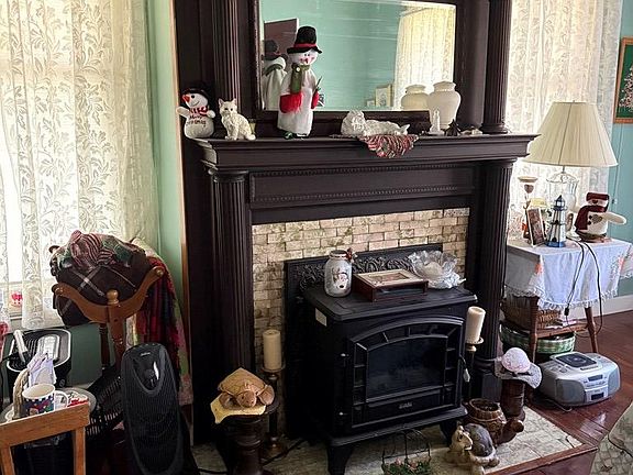 2nd image of 401 W Barbour St