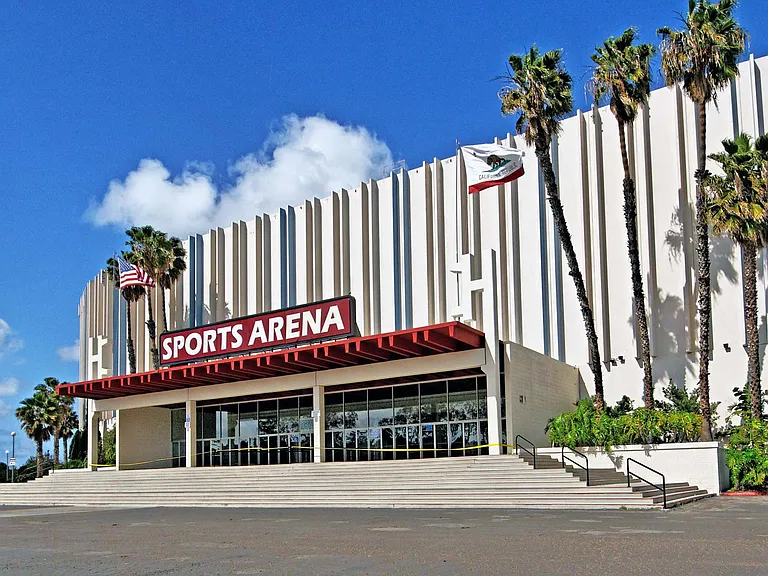 Nearby sports arena for recreational activities