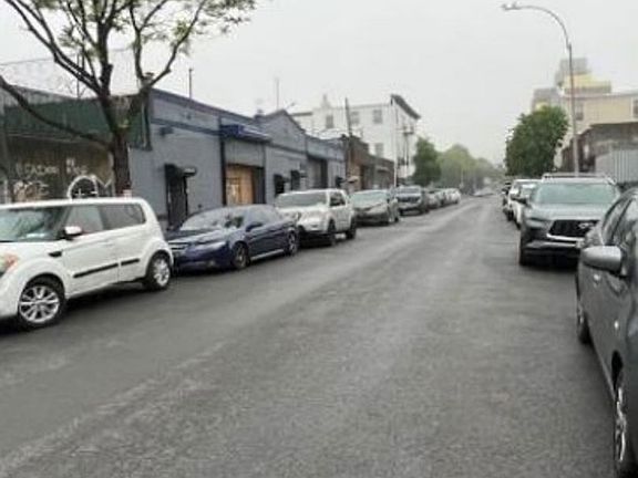 Exterior Neighborhood (street photo)
