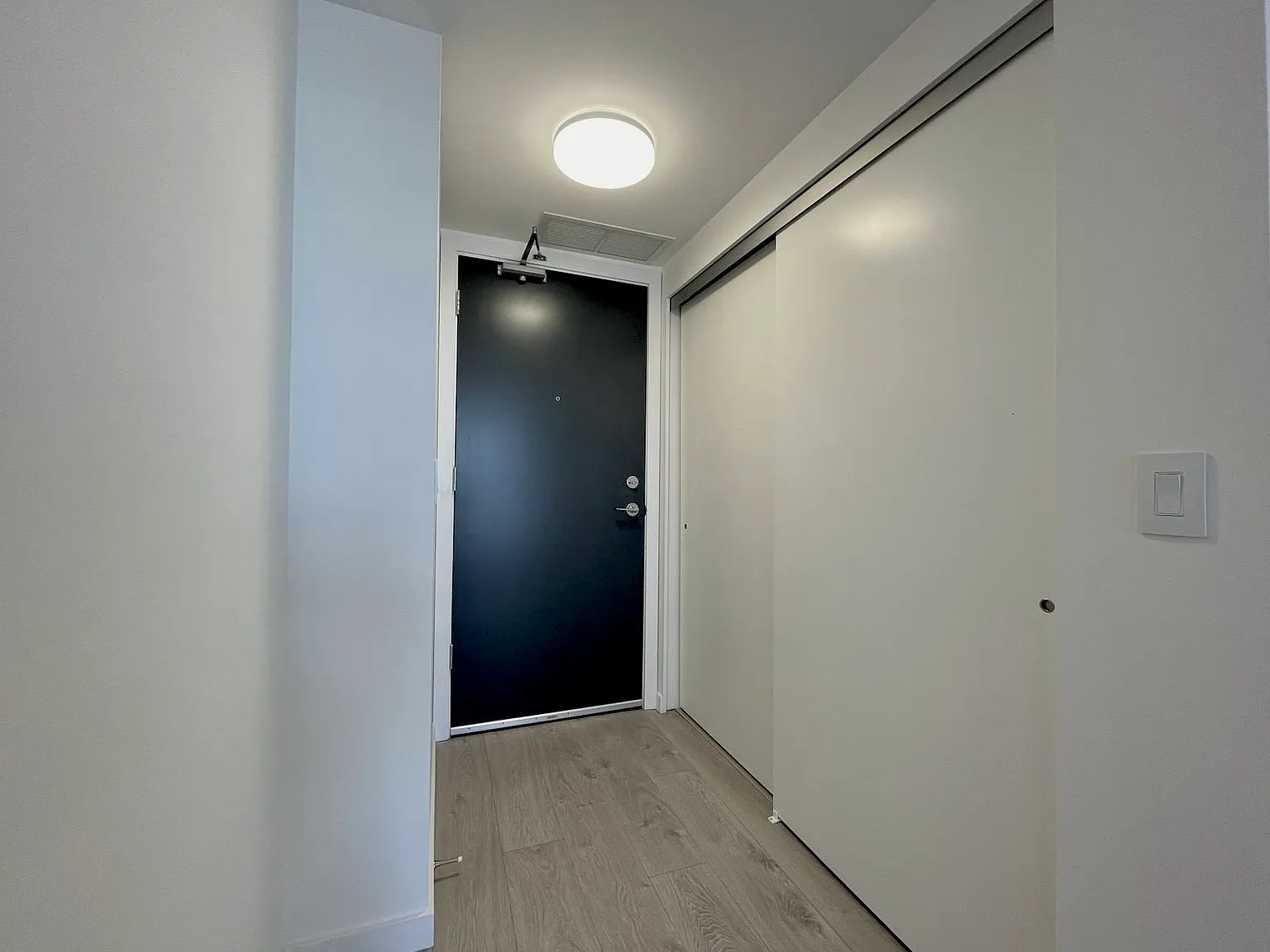 2 bed, 740 sqft, $2,350 — Photo 2