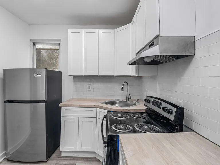 2612 W Girard Ave #1 — Photo 2