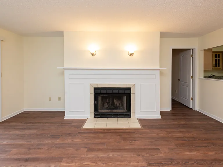 Rosewood Condominiums — Photo 25