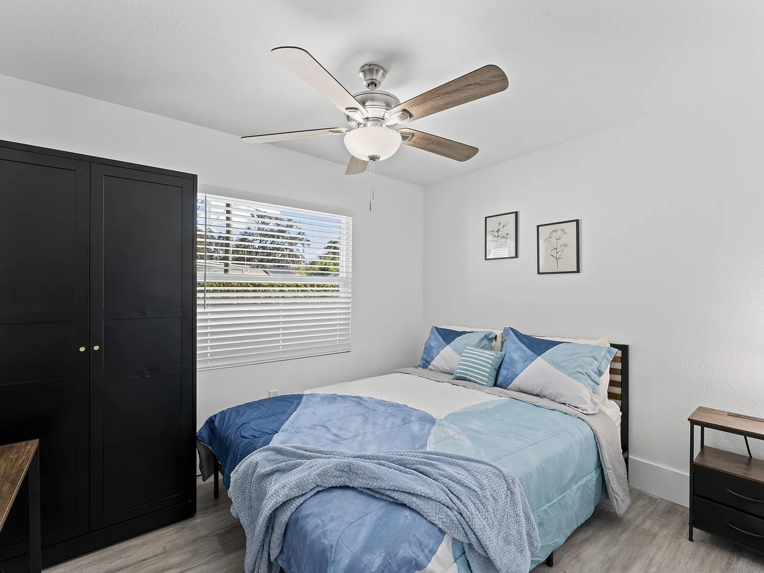 4 bed, 3.0 bath, 2000 sqft, $879 — Photo 1