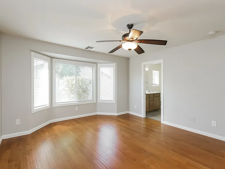 651 E Christopher St — Photo 10