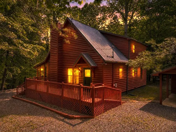 105 Blackberry Falls Ct, Ellijay, GA 30536