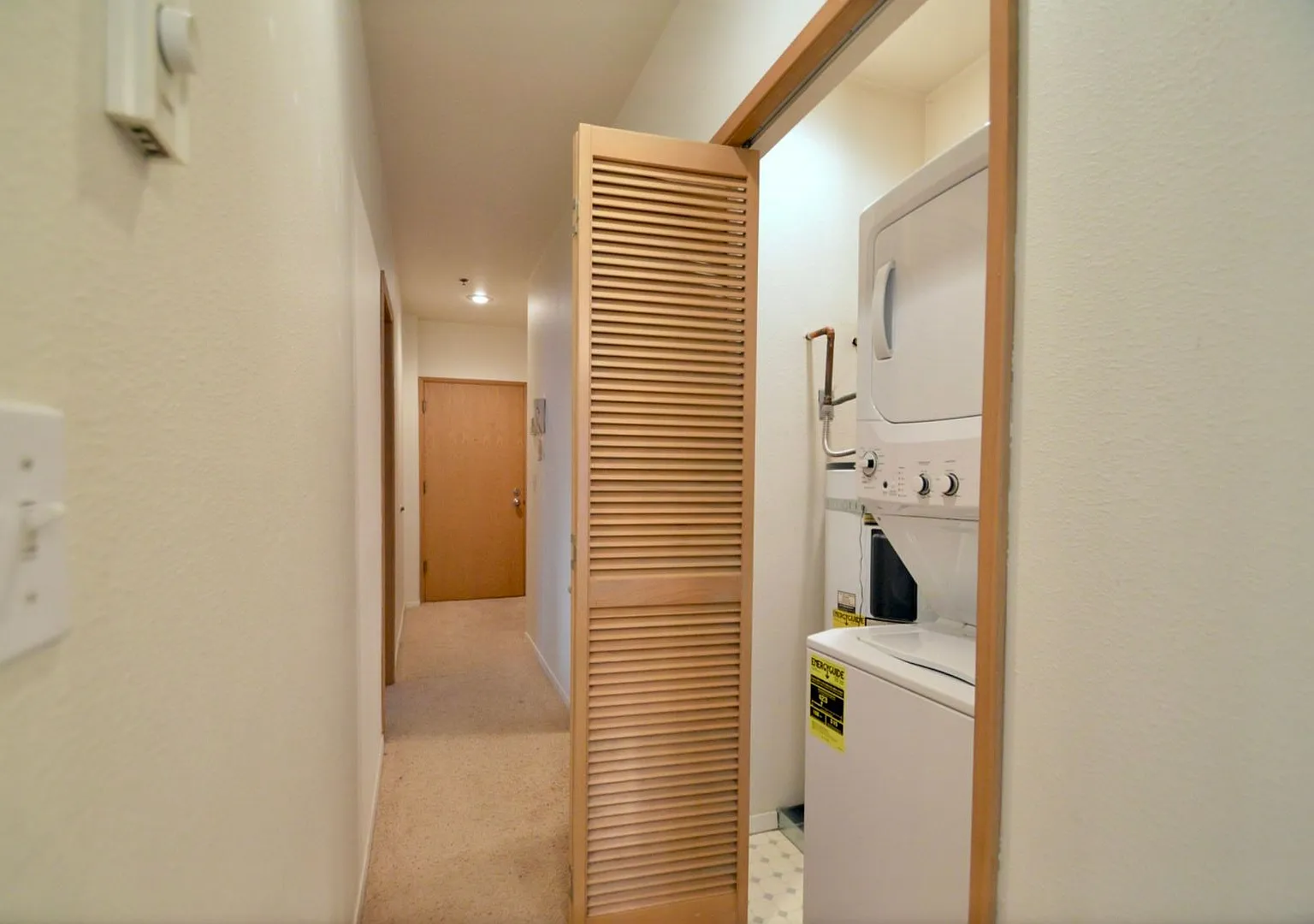 1 Bedroom Apartment in Queen Ann! — Photo 3