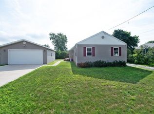 931 S 39th St, Manitowoc, WI 54220