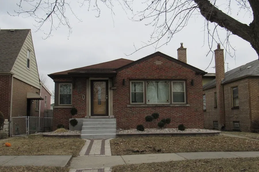 10641 S Peoria St photo 1