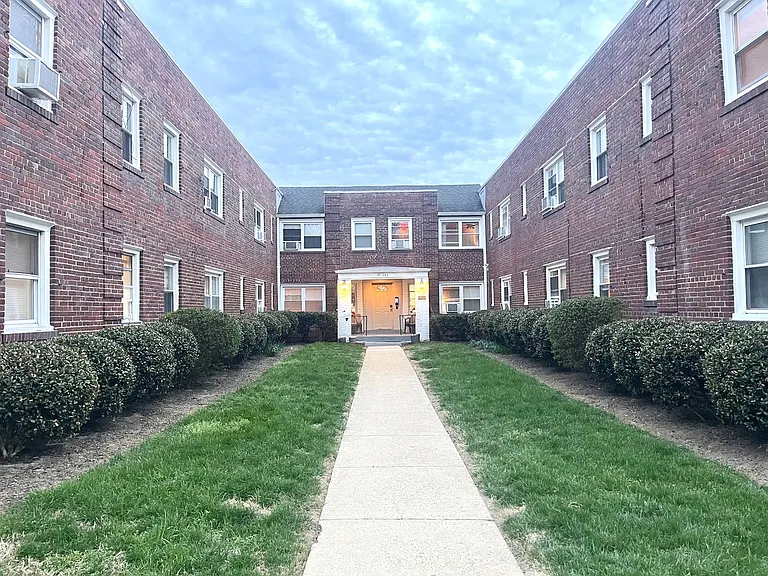 220 Allison St NW — Photo 1