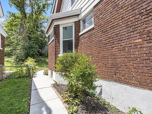 4th image of 1747 Hopkins Ave