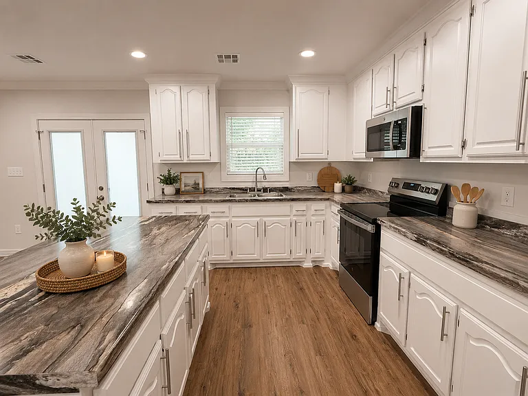 105 Browning Ave — Photo 3